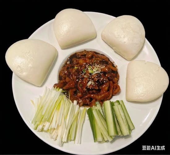 Beijing Style Pork Bun / 京酱肉丝